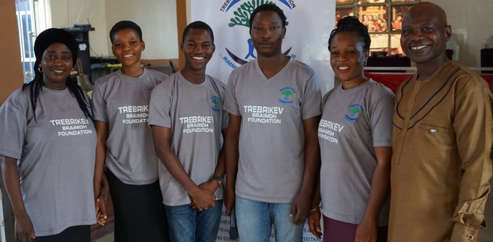 December Christmas Gifts to People in Dopemu Zone, Lagos State