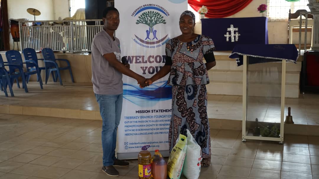 december-christmas-gifts-to-people-in-ifo-zone-ogun-state-trebrikev