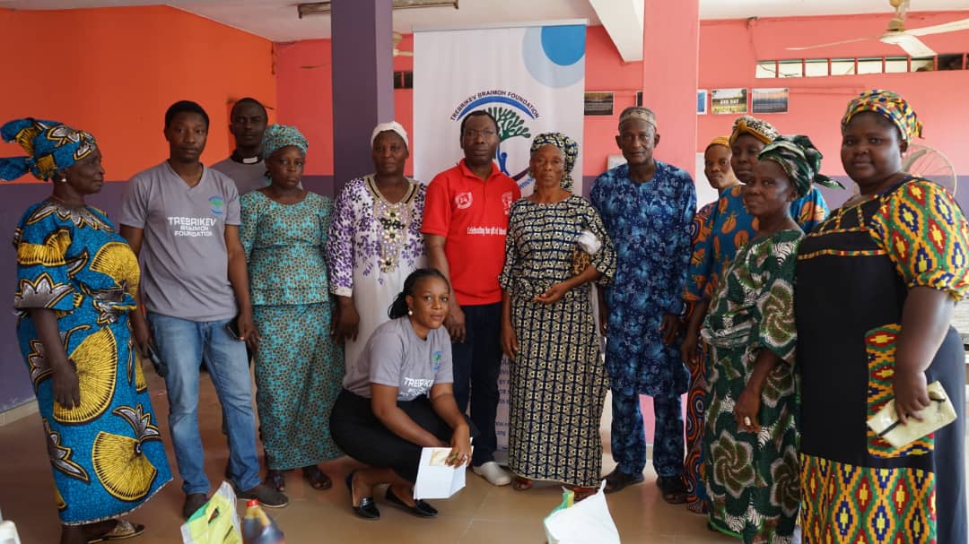 december-christmas-gifts-to-people-in-abeokuta-zone-ogun-state