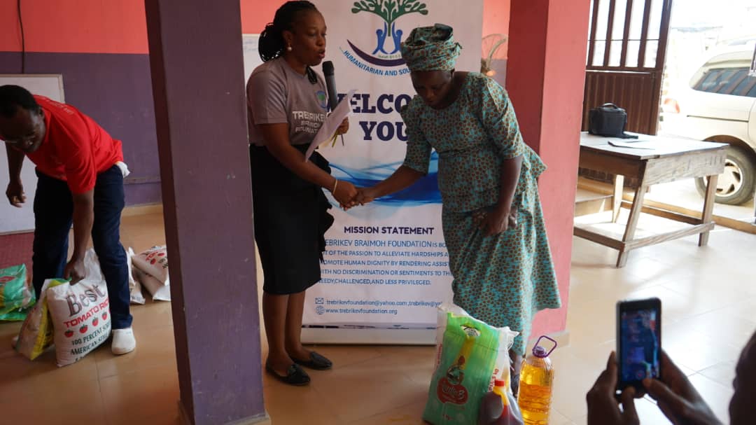 december-christmas-gifts-to-people-in-abeokuta-zone-ogun-state