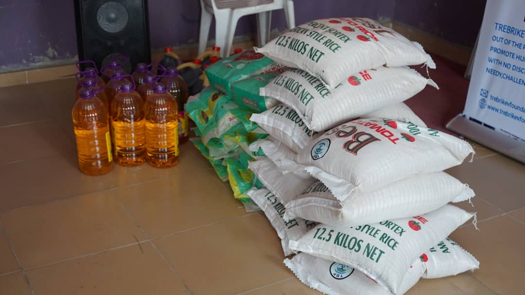 december-christmas-gifts-to-people-in-abeokuta-zone-ogun-state