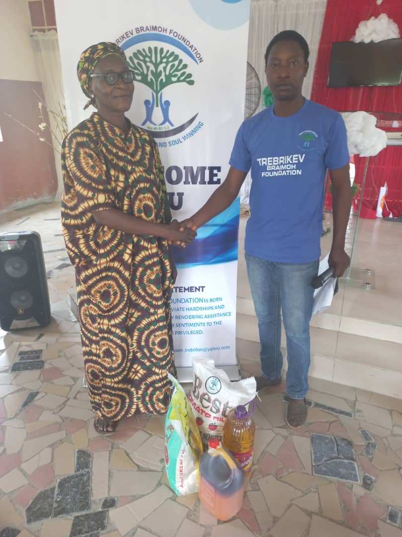 december-christmas-gifts-to-people-in-mowe-ibafo-zone-trebrikev